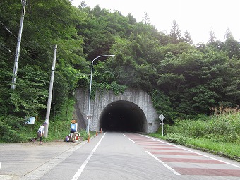 道坂隧道入口