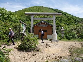 三国峠　「御阪三社神社」
